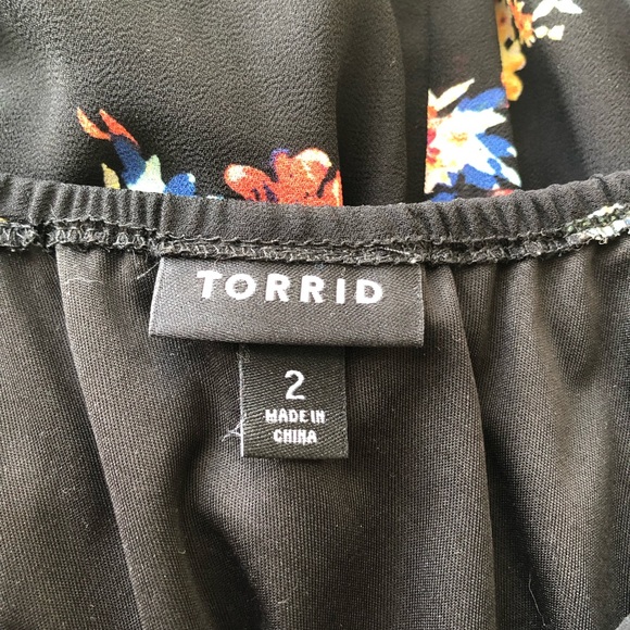 SOLD Torrid floral short sleeve off shoulder dress - Picture 11 of 11